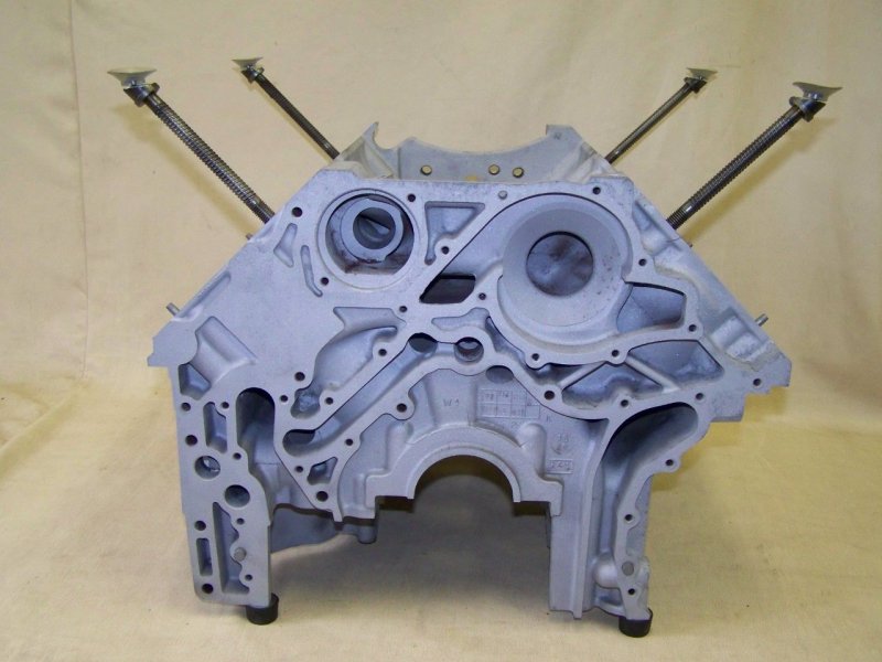 Designer Couchtisch aus V8 Motor, Tisch Audi Motorblock Designer Couchtisch aus V8 Motor, Tisch Audi Motorblock