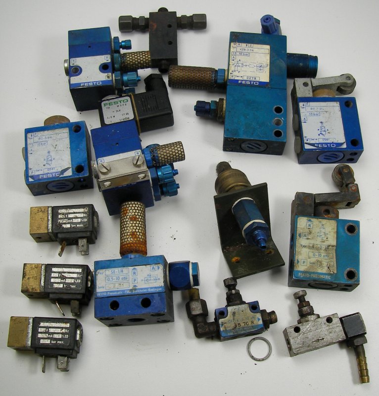 FESTO Ventile 2,9 kg Ventilinsel Ventil SCHROTT Pneumatik Ersatzteil