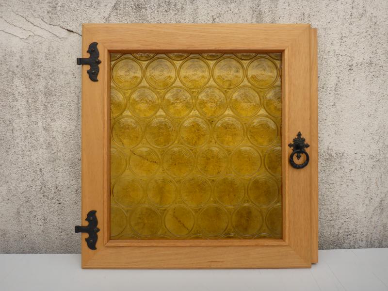 alte einzelne Tür Schranktür mit Glas Butzenglas gelb Beschläge retro