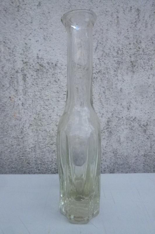 alte Glasflasche Flasche mit langem Hals Lufteinschlüsse