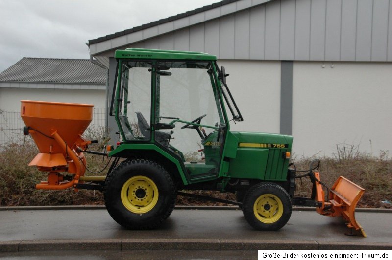 John Deere 755 Kommunaltraktor mit Winterdienstausrüstung   TOP