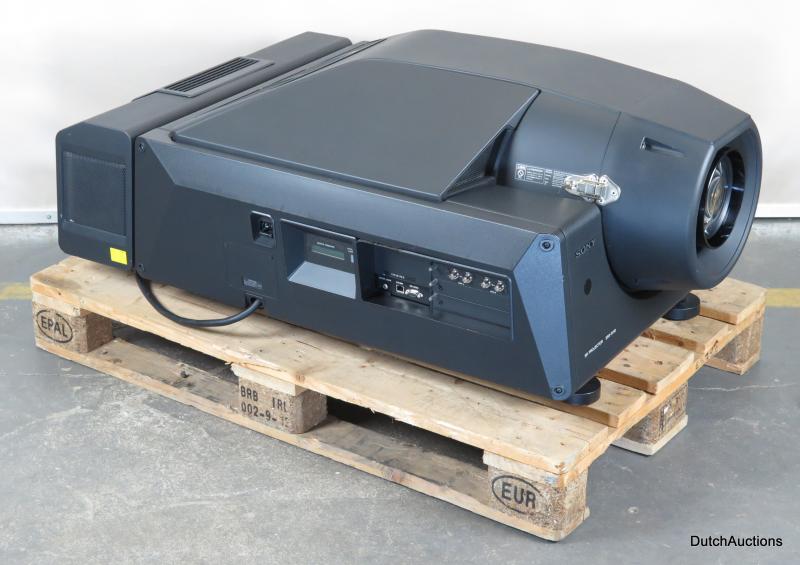 Sony SRXR110 4K SXRD 10,000Lumen Projector W/ LKRLZ115 1.22X Zoom