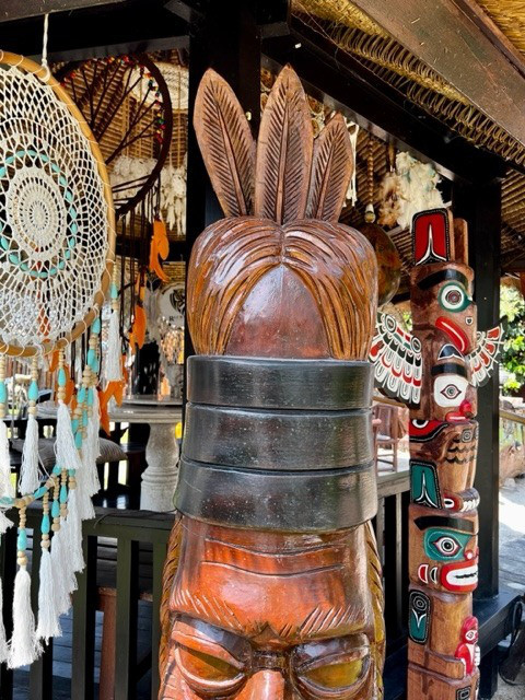 Indian head Real wood Totem pole Handmade height 1.90 Meters