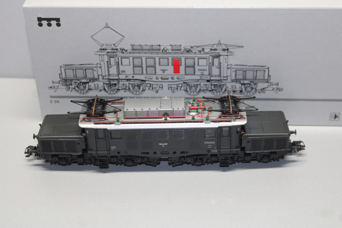 Amazon.co.jp: marklinメルクリンNo.37621Amtrack機関車5極