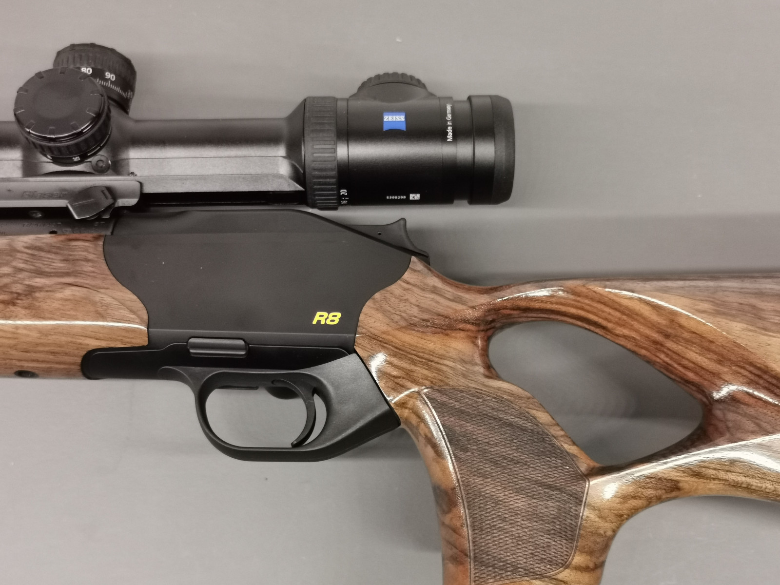 blaser-r8-success-holz-cal-308win-mit-zeiss-v8-2-8-20x56-abs-60-asv